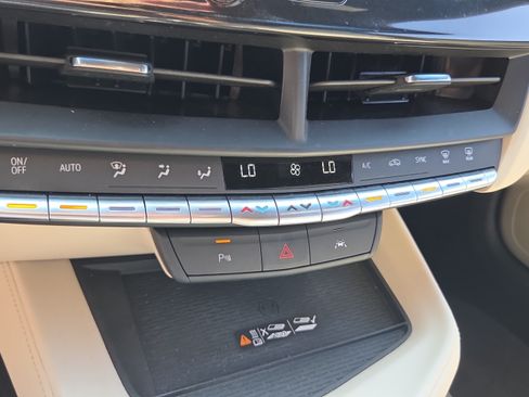 Used 2025 Cadillac CT4 Luxury RWD image 24