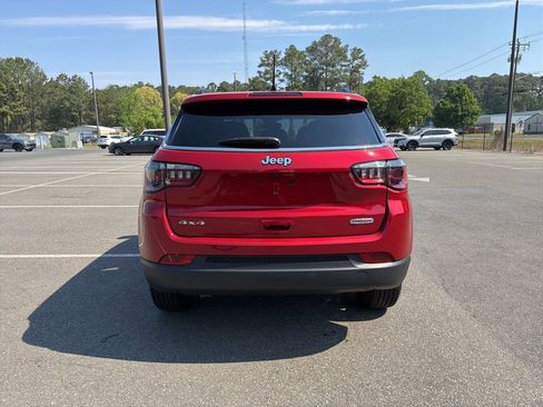Used 2025 Jeep Compass Latitude w/ Sun & Sound Group AWD/4WD image 6