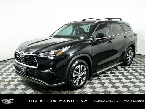 Used 2024 Toyota Highlander XLE FWD image 25