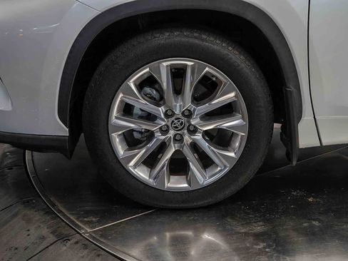 Used 2022 Toyota Highlander Limited AWD/4WD image 9