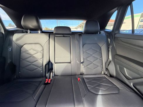 Used 2025 Volkswagen Atlas Cross Sport SE image 39