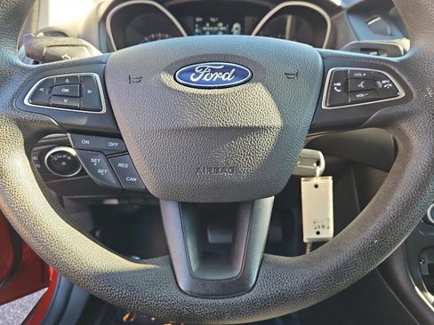 Used 2018 Ford Focus SE w/ SE Appearance Package image 20