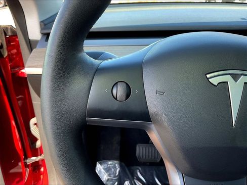 Used 2021 Tesla Model Y Long Range AWD/4WD image 11