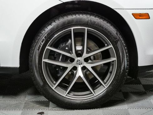 New 2026 Porsche Macan AWD/4WD image 6