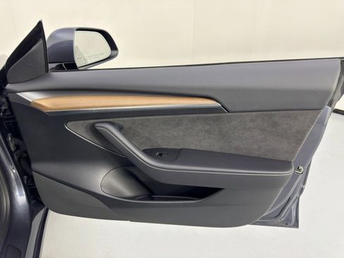 Used 2023 Tesla Model 3 Standard Range image 44
