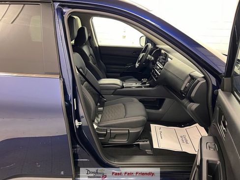 Used 2025 Nissan Pathfinder SV FWD image 46