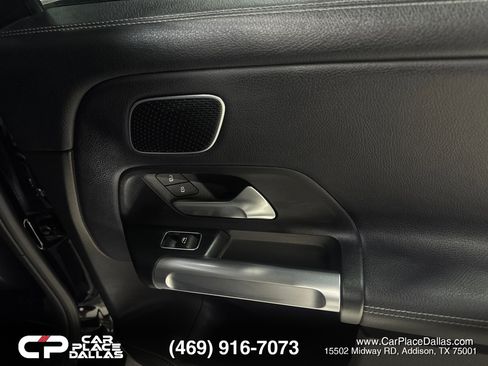 Used 2020 Mercedes-Benz GLB 250 4MATIC image 23