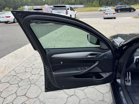 Used 2019 BMW 530i w/ M Sport Package RWD image 5