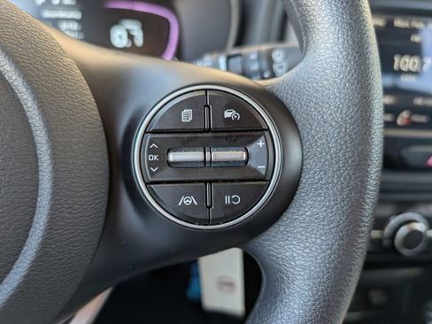 Used 2023 Kia Soul LX image 13
