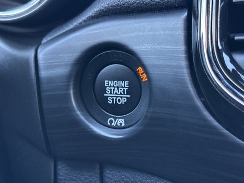 Used 2022 Jeep Grand Cherokee Laredo X image 27