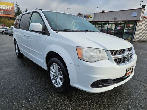 Used 2016 Dodge Grand Caravan SXT w/ Rear Park Assist Package image 3