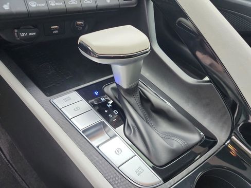 Used 2022 Hyundai Elantra Limited image 14