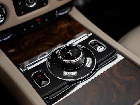 Used 2016 Rolls-Royce Dawn RWD image 52