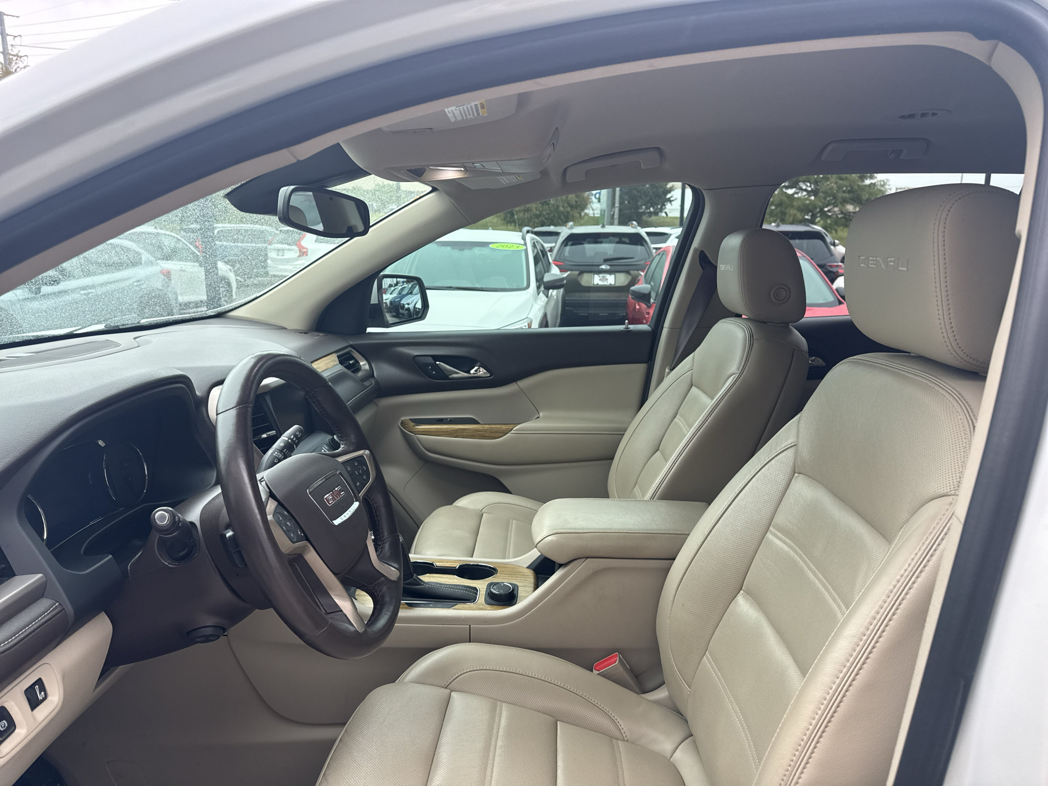 Used 2017 GMC Acadia Denali w/ Technology Package FWD image 9