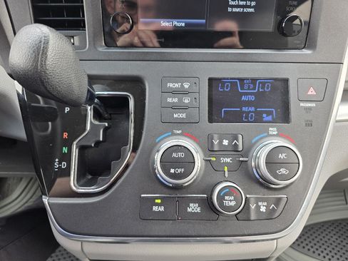 Used 2017 Toyota Sienna LE AWD/4WD image 20