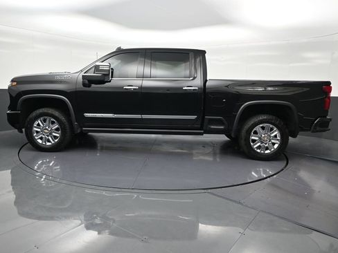 Used 2024 Chevrolet Silverado 2500 High Country w/ High Country Premium Package AWD/4WD image 2