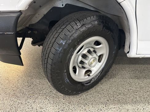 Used 2022 Chevrolet Express 2500 w/ Driver Convenience Package image 25