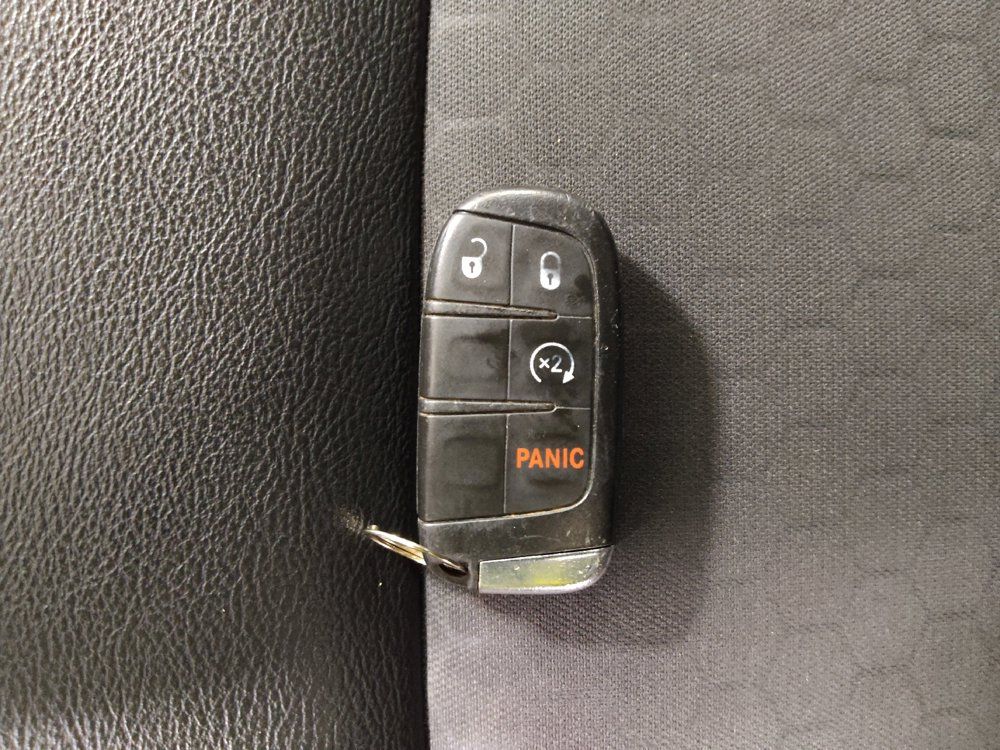 Used 2018 Jeep Compass Latitude w/ Cold Weather Group AWD/4WD image 32