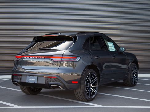 New 2026 Porsche Macan AWD/4WD image 9