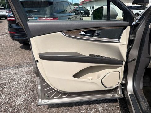 Used 2018 Lincoln MKX Reserve w/ Lincoln MKX Climate Package FWD image 12