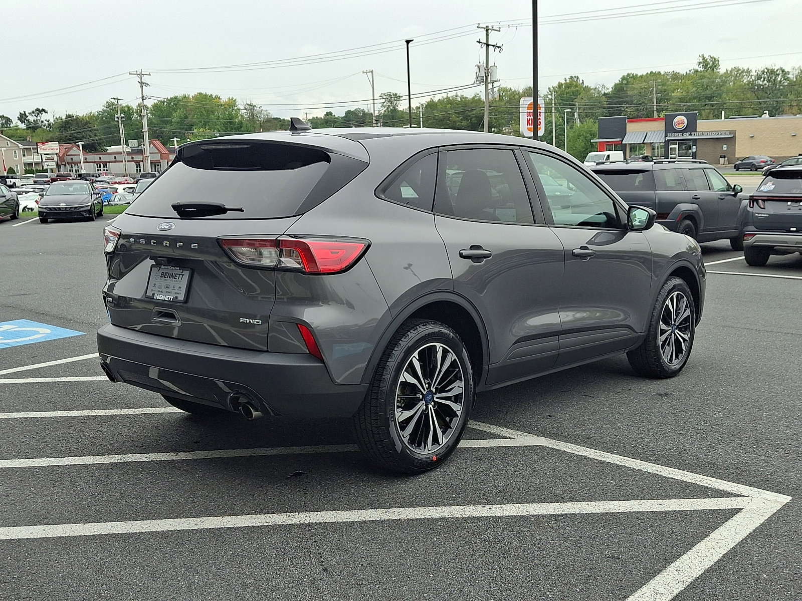 Used 2022 Ford Escape SE w/ SE Sport Appearance Package AWD/4WD image 6