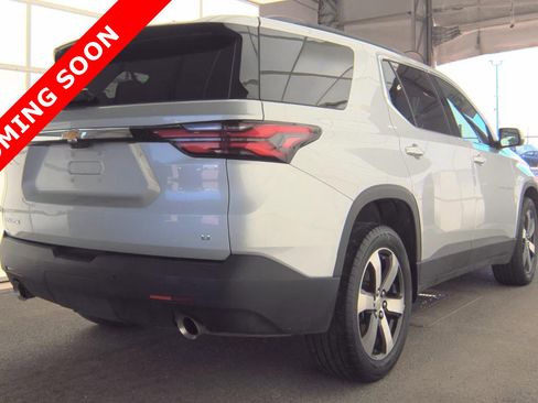 Used 2022 Chevrolet Traverse LT w/ LT Premium Package FWD image 5