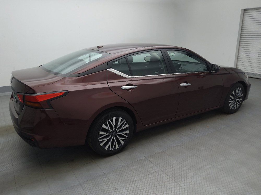 Used 2025 Nissan Altima 2.5 SV FWD image 10