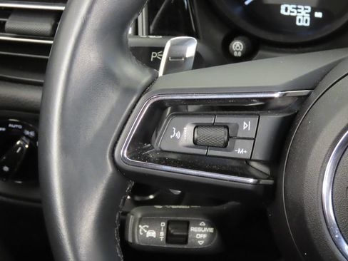 Certified 2025 Porsche Macan AWD/4WD image 20