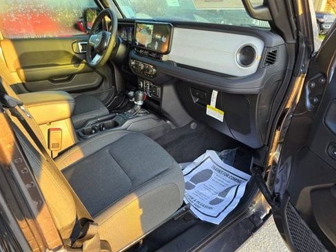 New 2025 Jeep Wrangler Unlimited Sahara w/ Safety Group AWD/4WD image 28
