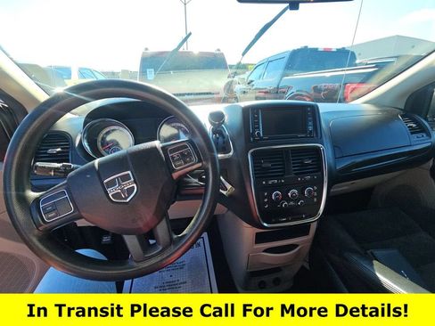 Used 2018 Dodge Grand Caravan SE FWD image 3