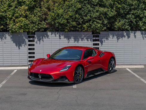 Used 2022 Maserati MC20 Coupe image 13