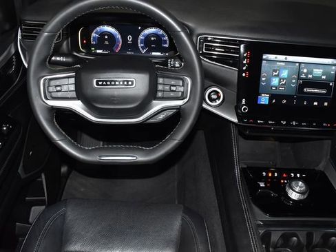 Used 2024 Jeep Wagoneer Series II image 15