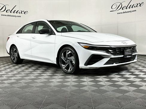 Used 2025 Hyundai Elantra Sport FWD image 1
