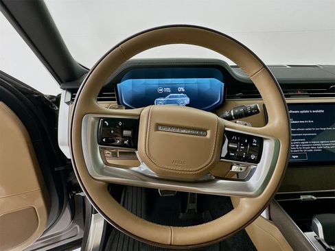Used 2025 Land Rover Range Rover SE image 12