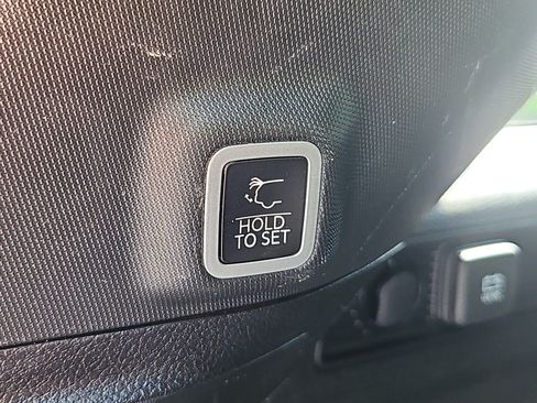 Used 2023 Jeep Grand Cherokee Altitude AWD/4WD image 15