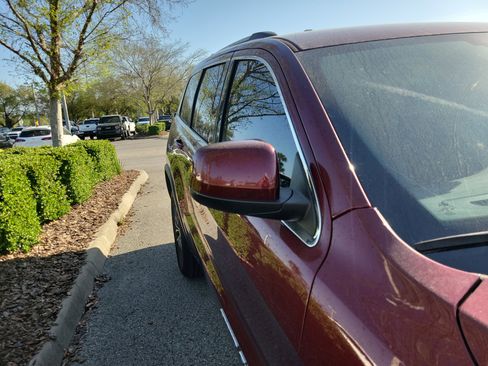 Used 2019 Jeep Grand Cherokee Laredo w/ Laredo X Package image 8