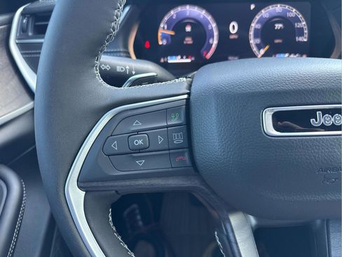 Certified 2025 Jeep Grand Cherokee Limited w/ Black Appearance Package image 14