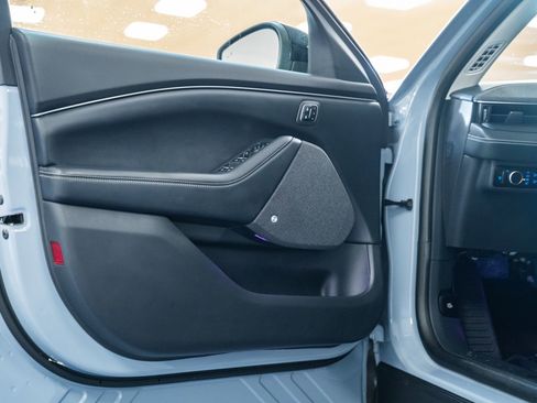 Certified 2025 Ford Mustang Mach-E Premium image 40