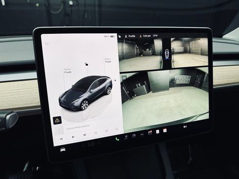 Used 2023 Tesla Model Y Long Range AWD/4WD image 35