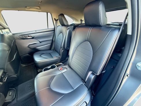 Used 2022 Toyota Highlander XLE image 24
