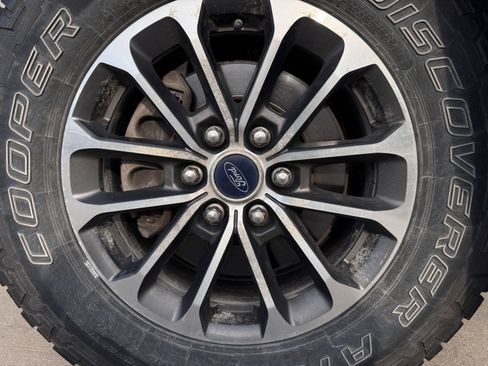 Used 2018 Ford F150 XLT w/ Equipment Group 302A Luxury image 10