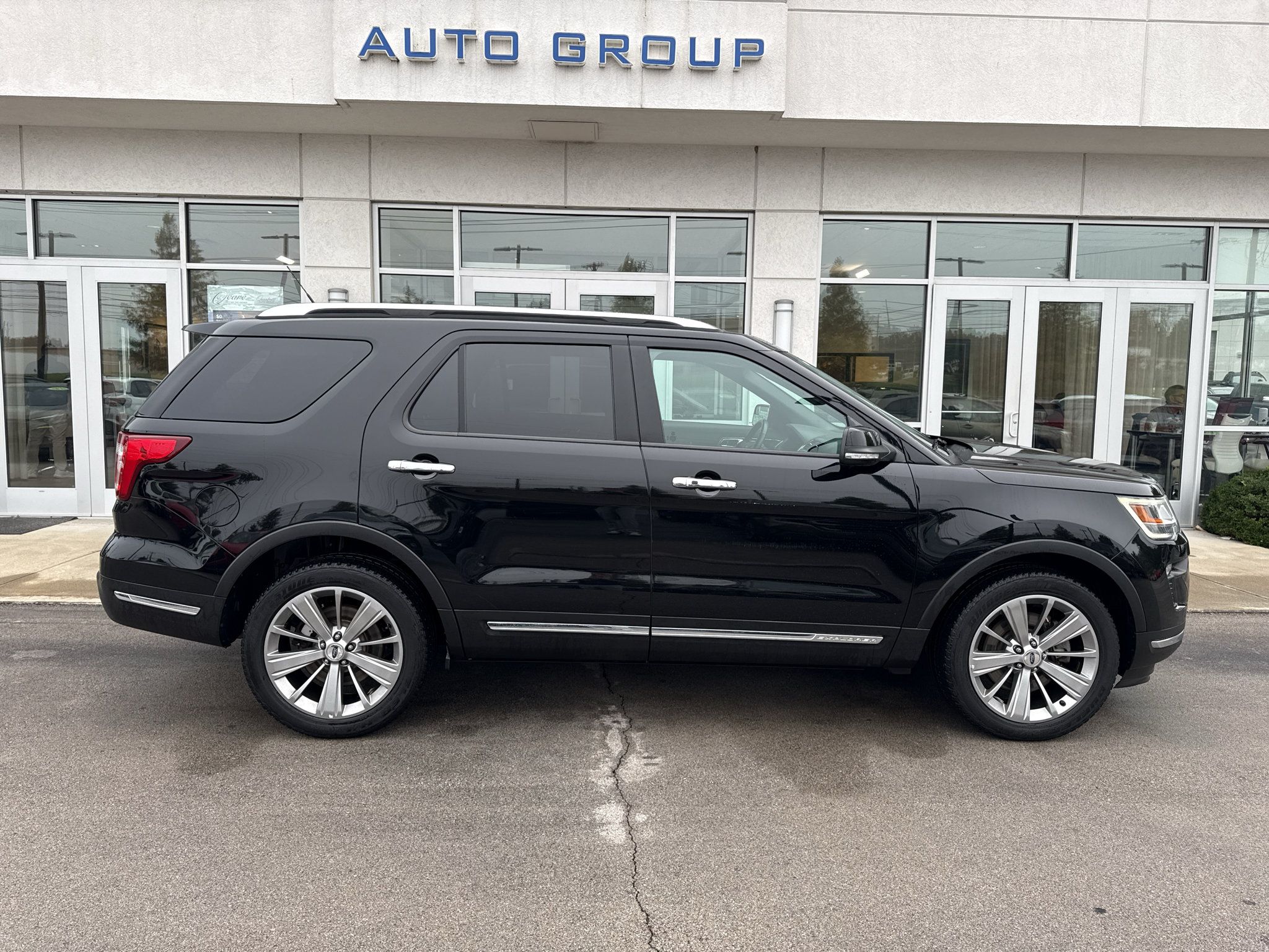 Used 2018 Ford Explorer Limited AWD/4WD image 2