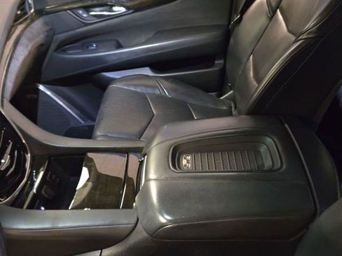 Used 2019 Cadillac Escalade Platinum image 21