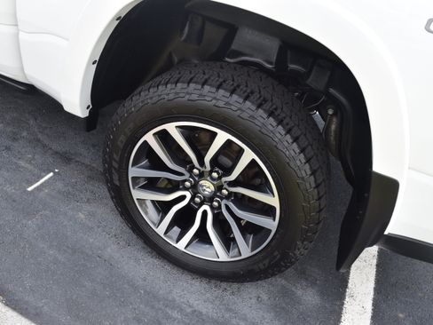 Used 2025 RAM 1500 Limited w/ Off Road Group AWD/4WD image 11
