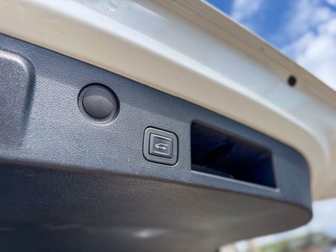 Used 2025 Chevrolet Equinox LT w/ Convenience Package II image 6