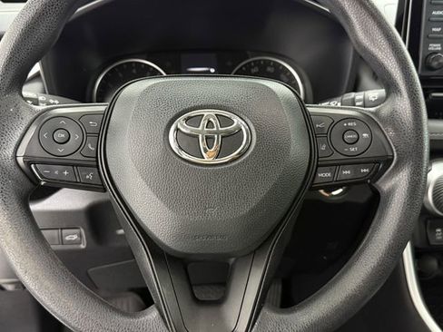 Used 2022 Toyota RAV4 XLE w/ Convenience Package FWD image 9