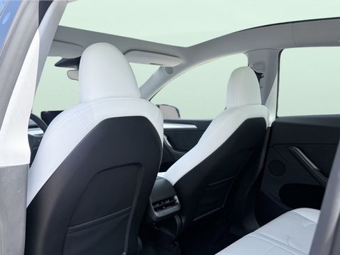 Used 2023 Tesla Model Y Long Range AWD/4WD image 26