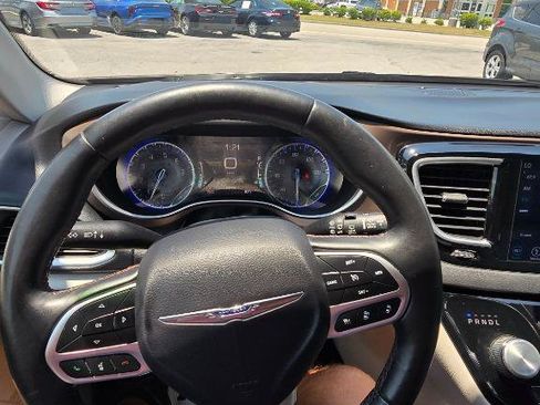 Used 2018 Chrysler Pacifica Touring-L Plus FWD image 35