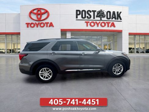 Used 2025 Ford Explorer Active w/ Active Comfort Package RWD image 8