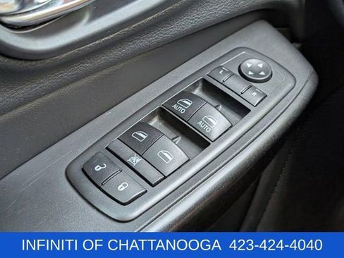Used 2019 Jeep Cherokee Trailhawk AWD/4WD image 26
